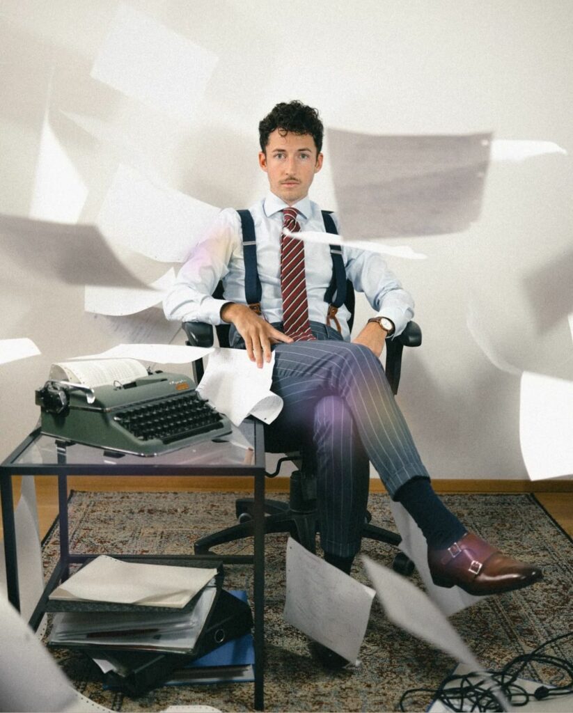 portrait dans un bureau, machine à écrire